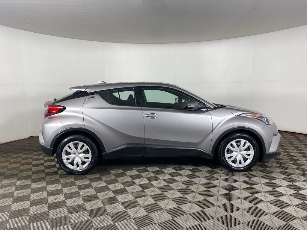 2019 Toyota C-HR LE photo 4