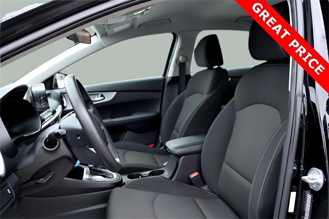 2022 Kia Forte LXS photo 2
