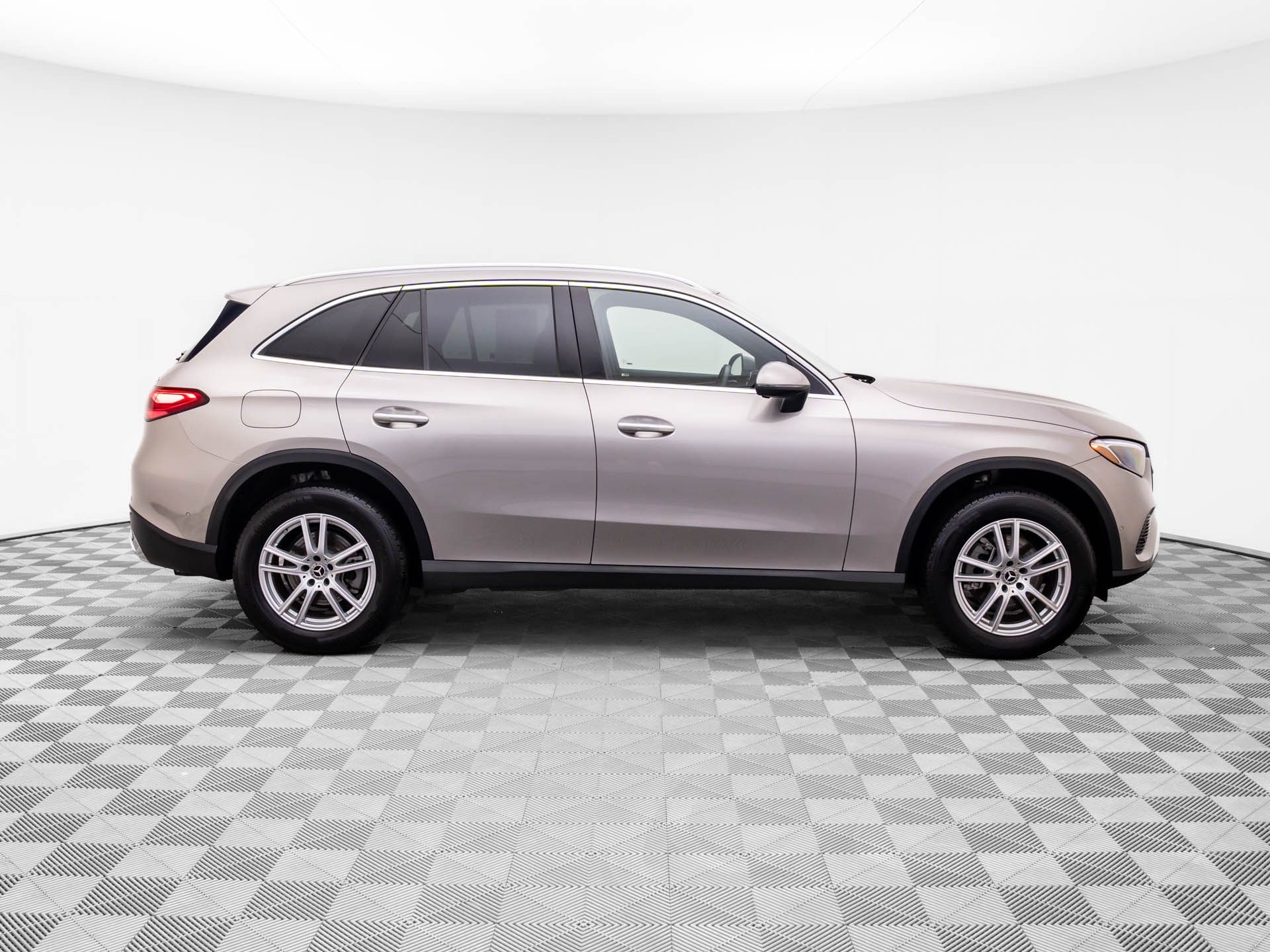 2023 Mercedes Benz GLC 300 4MATIC photo 7
