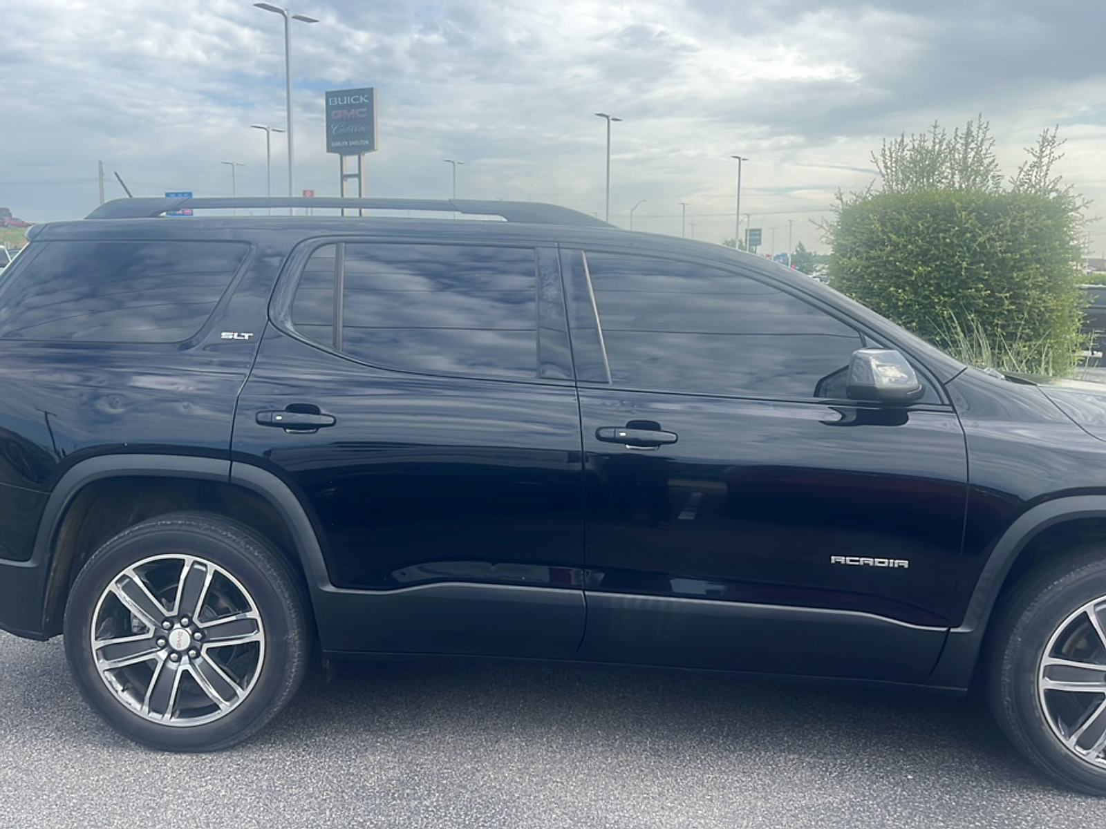 2019 Gmc Acadia SLT photo 2