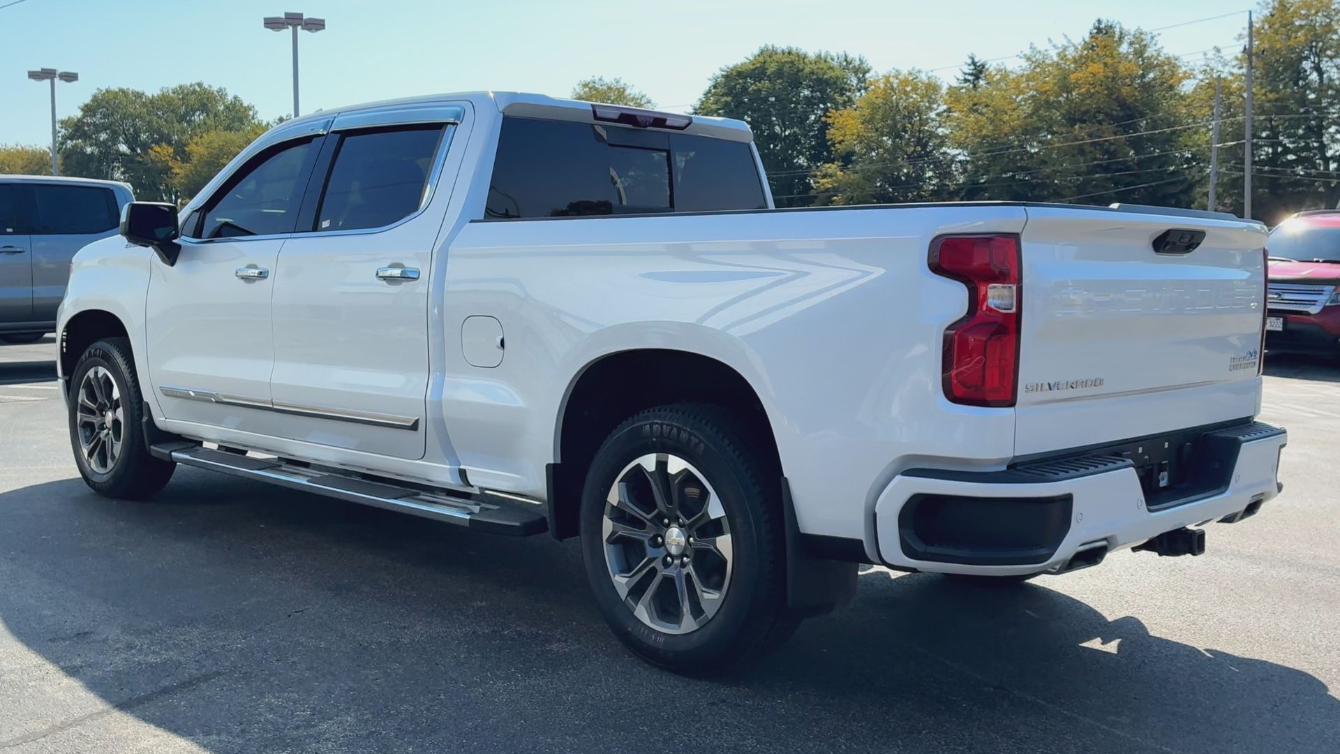 2023 Chevrolet Silverado 1500 High Country photo 3