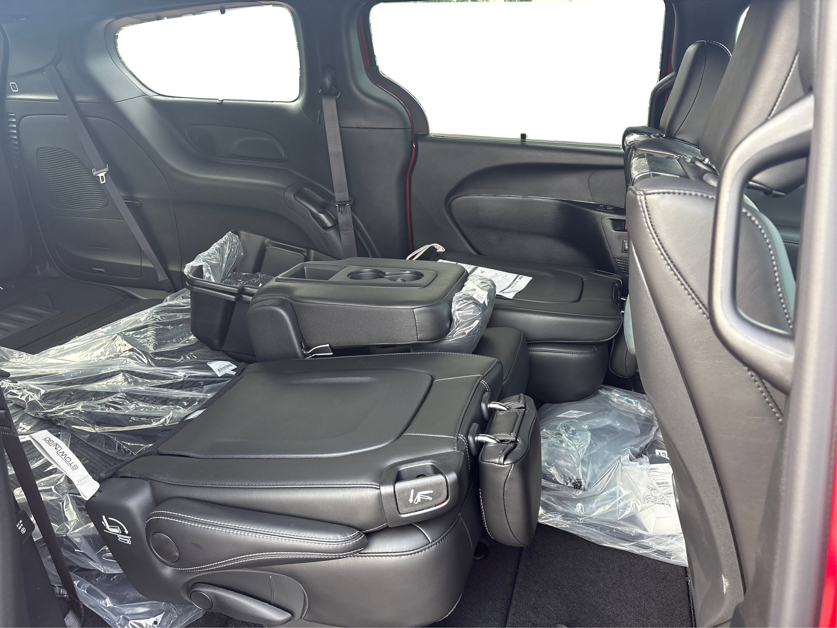 2025 Chrysler Pacifica photo 17
