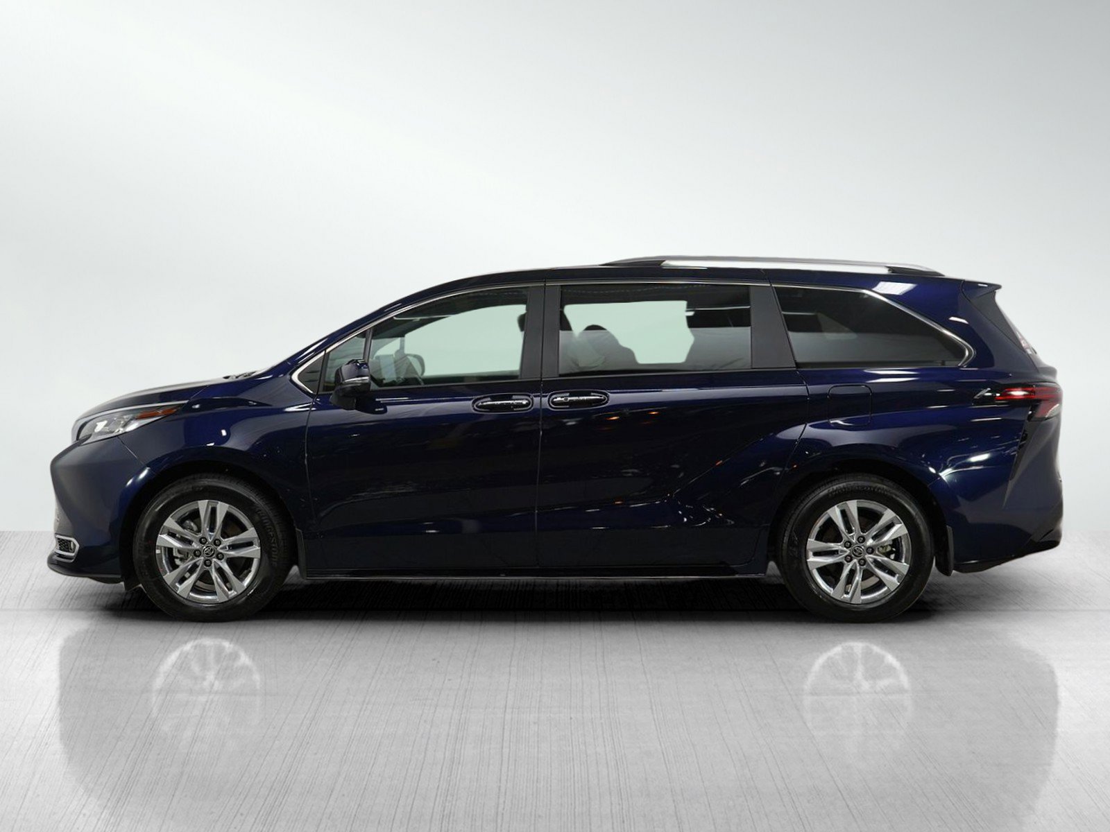 Used 2025 Toyota Sienna Limited with VIN 5TDZSKFC8SS193299 for sale in Bloomington, Minnesota