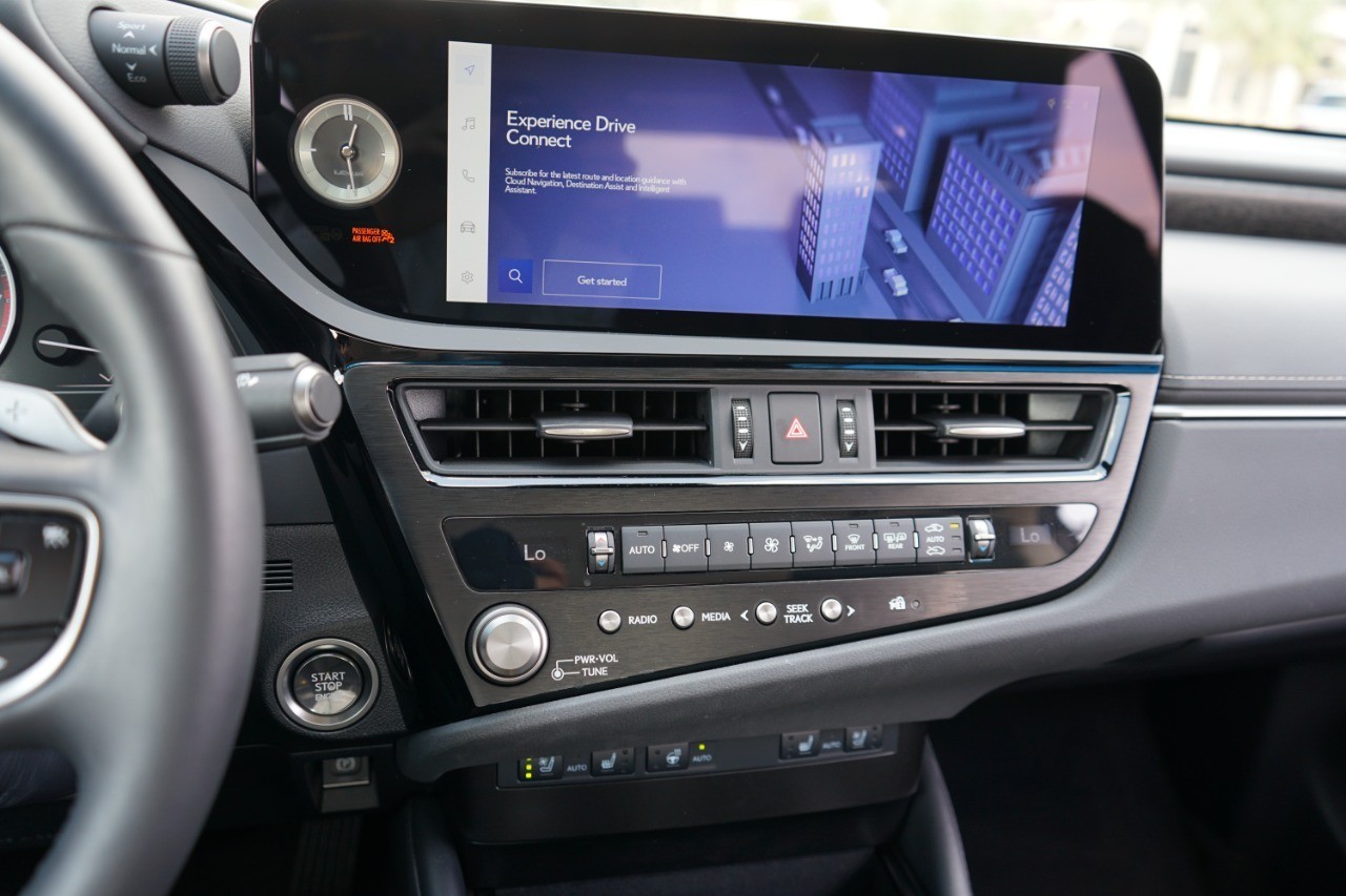 2025 Lexus ES 350 photo 15