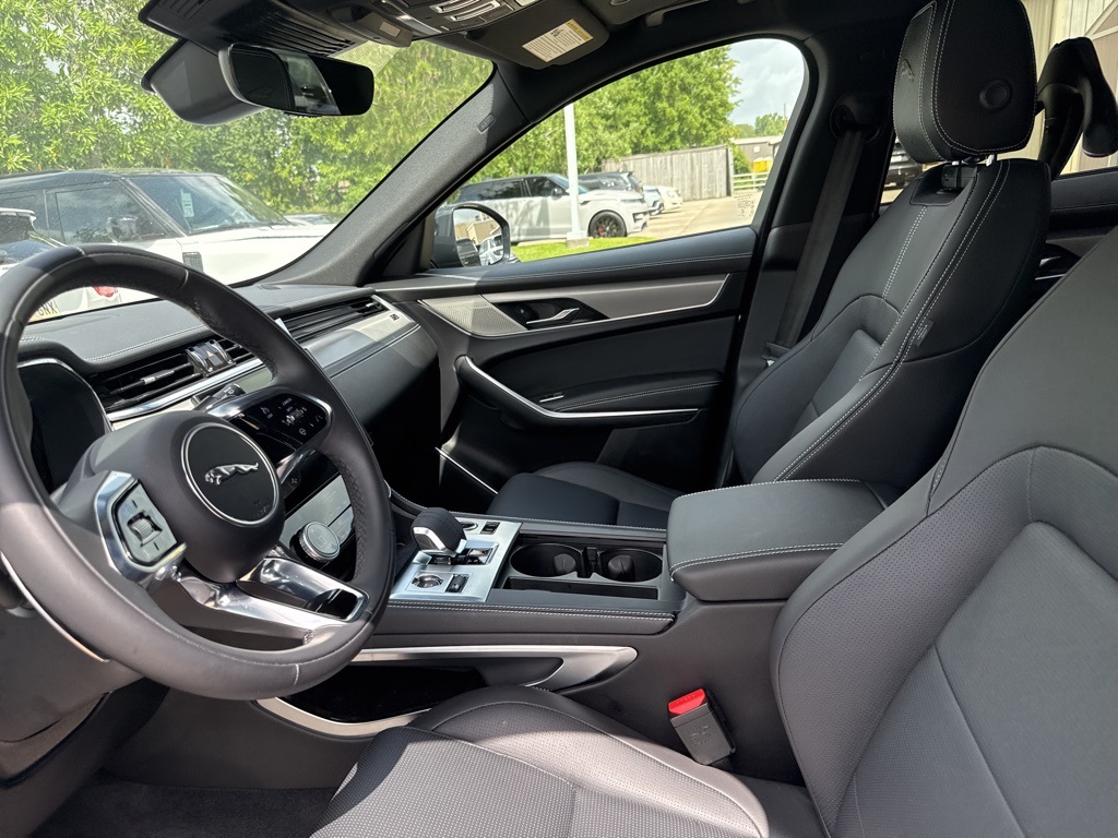 2025 Jaguar F-PACE P250 photo 7