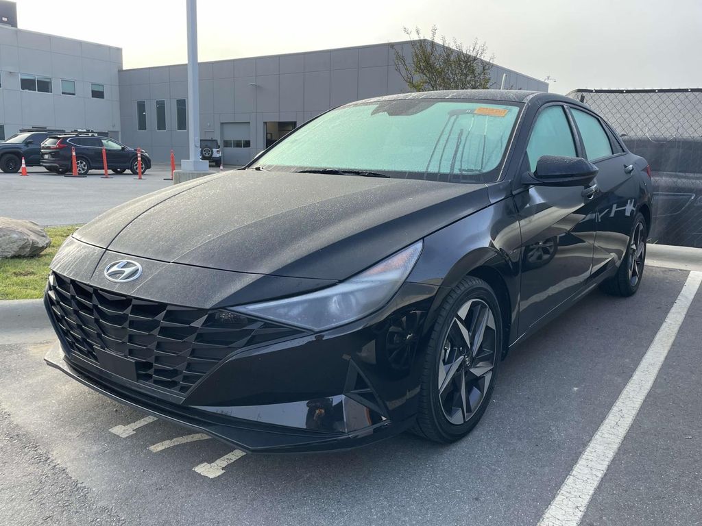 2023 Hyundai Elantra SEL Convenience photo 2