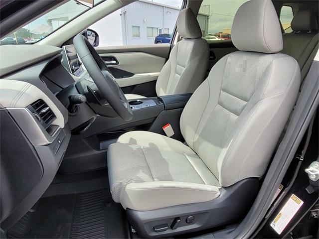 2025 Nissan Rogue SV photo 4