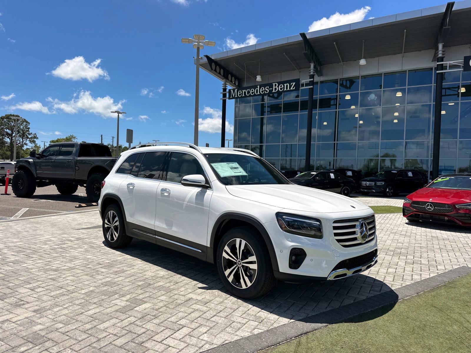 2025 Mercedes Benz GLB 250 photo 2