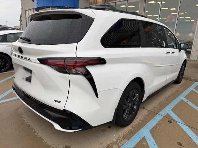2025 Toyota Sienna XSE photo 2
