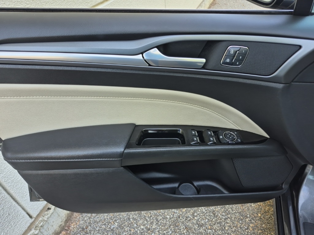 2016 Ford Fusion Titanium photo 12