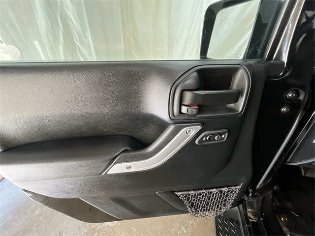 2016 Jeep Wrangler Unlimited Sahara photo 10
