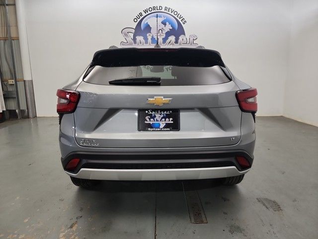 2024 Chevrolet Trax LT photo 4
