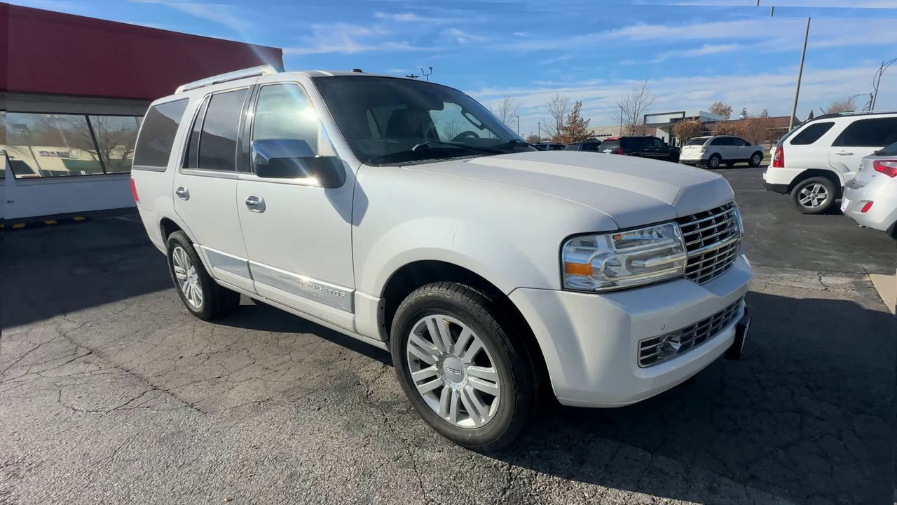 2014 Lincoln Navigator photo 2