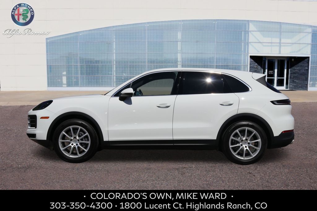 2024 Porsche Cayenne Base photo 2