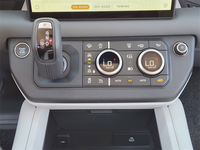 2025 Land Rover Defender 130 X-Dynamic SE photo 12