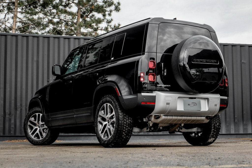 2025 Land Rover Defender 110 S photo 2
