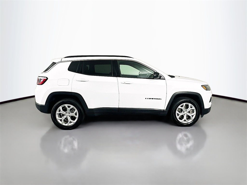 2024 Jeep Compass Latitude photo 14
