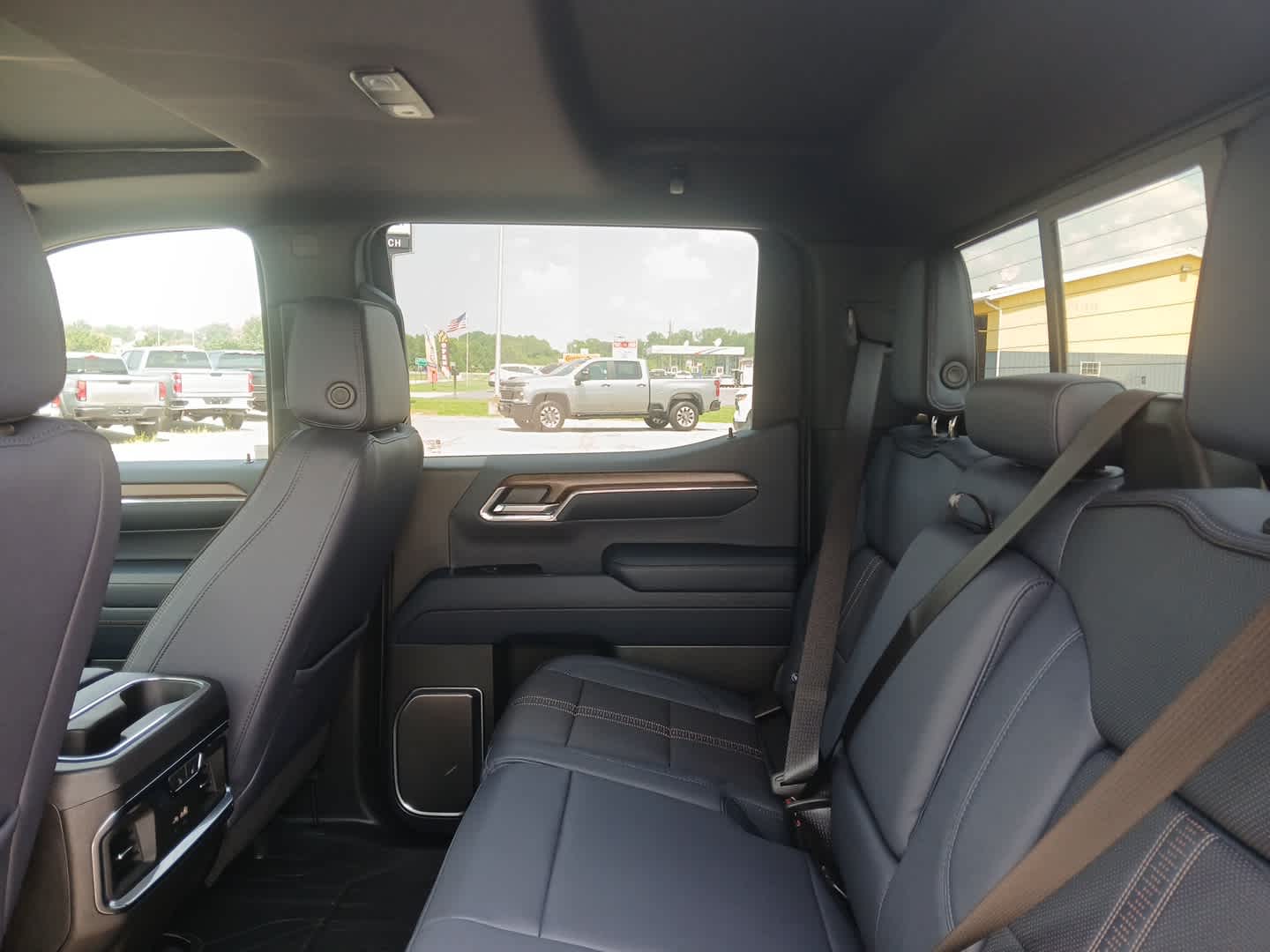 2024 Chevrolet Silverado 1500 High Country photo 15