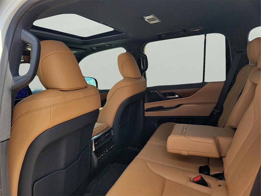 2024 Lexus LX 600 Luxury photo 9
