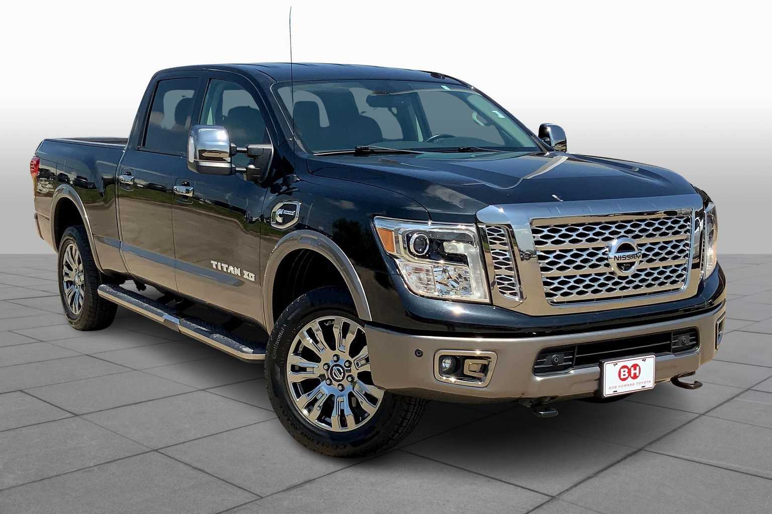 2019 Nissan Titan Platinum Reserve photo 3