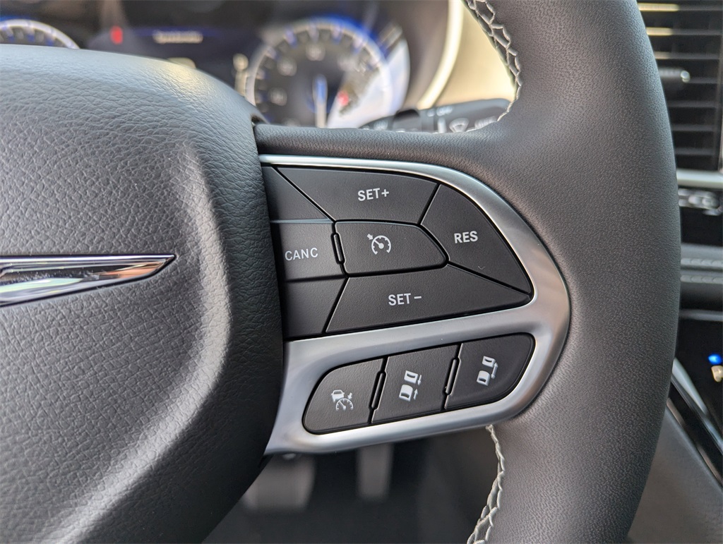 2026 Chrysler Pacifica photo 21