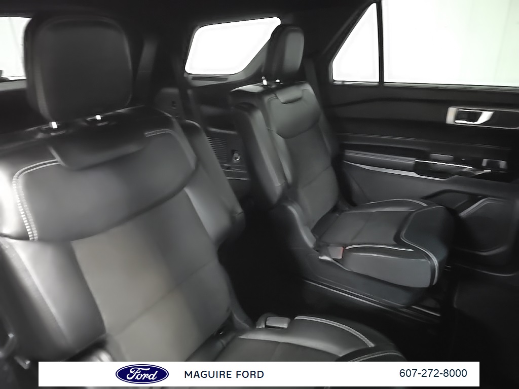 2022 Ford Explorer ST photo 17
