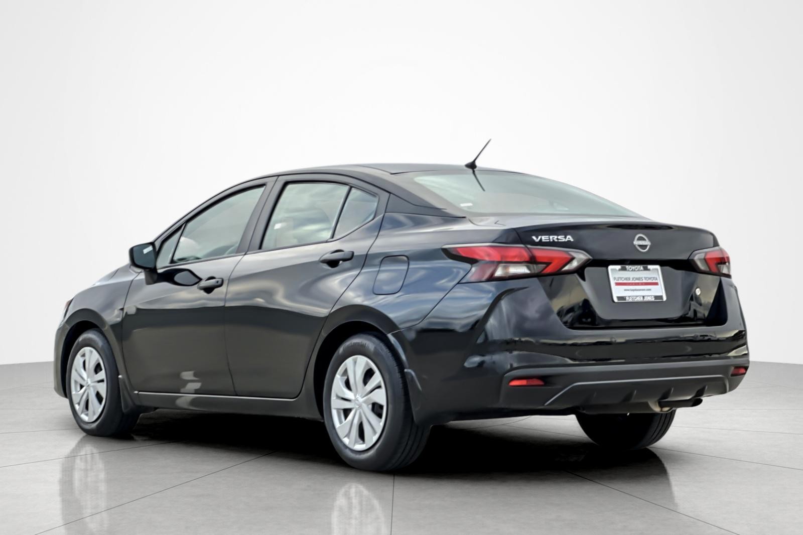 2023 Nissan Versa S photo 3