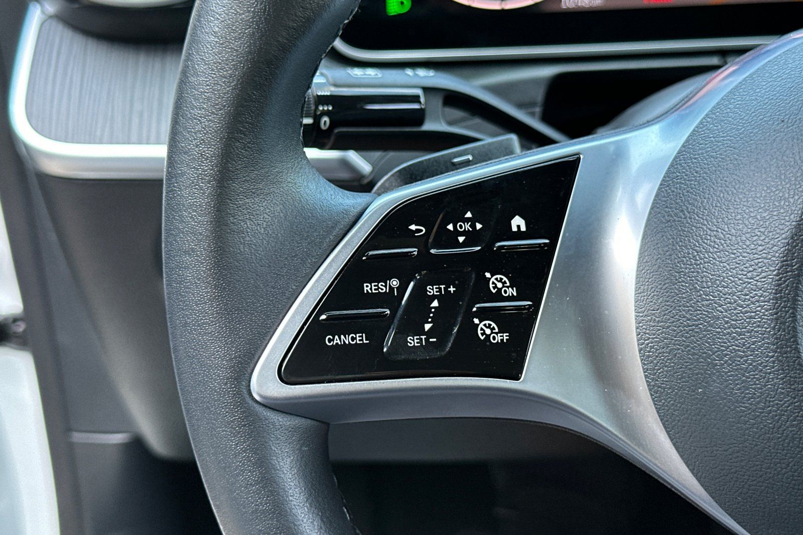 2025 Mercedes Benz C 300 photo 23