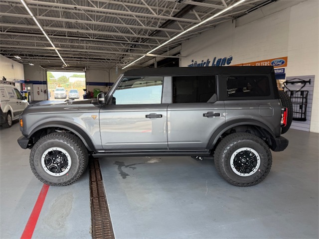 2025 Ford Bronco Badlands photo 7
