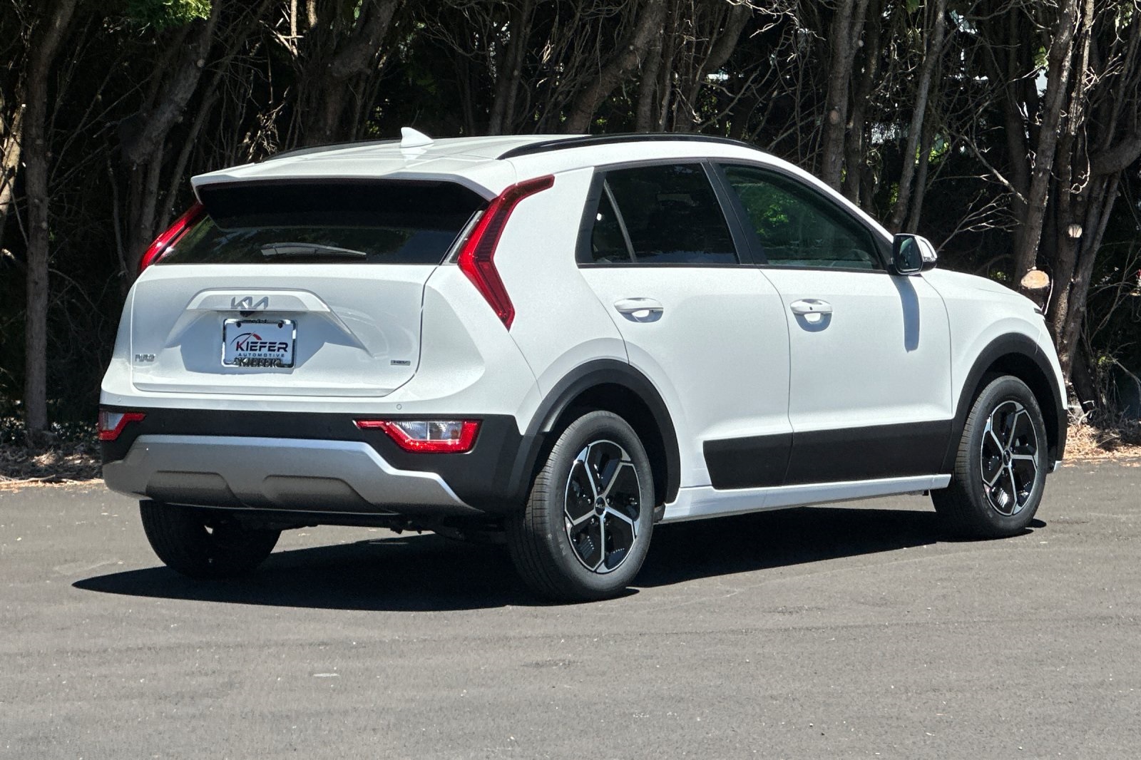 2025 Kia Niro EX Touring photo 2