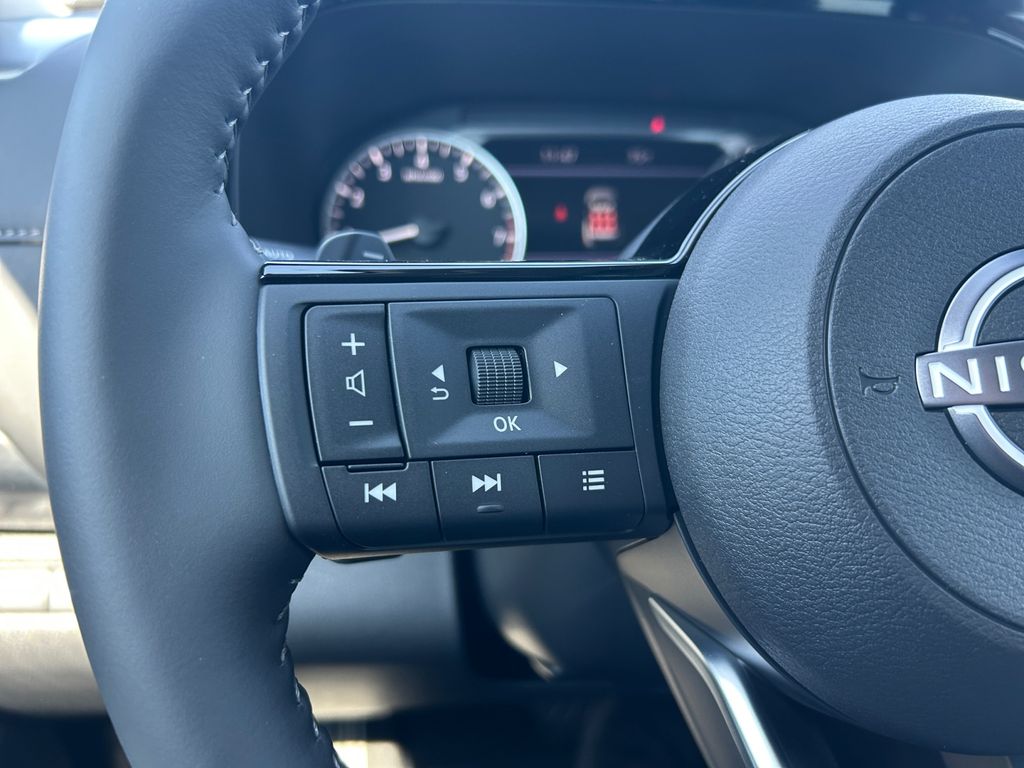 2025 Nissan Pathfinder SL photo 17