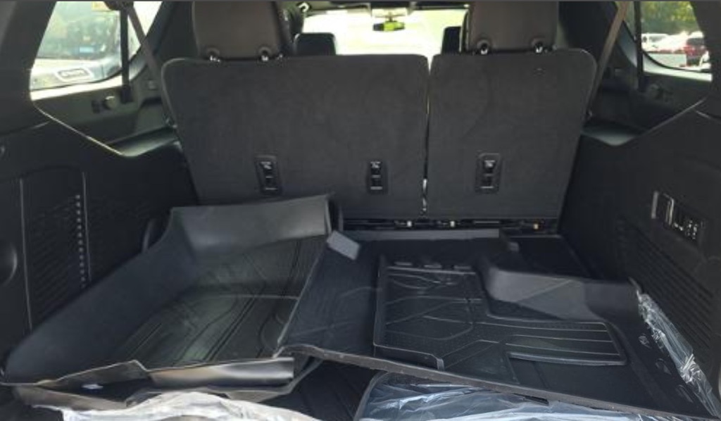 2022 Chevrolet Suburban Z71 photo 9