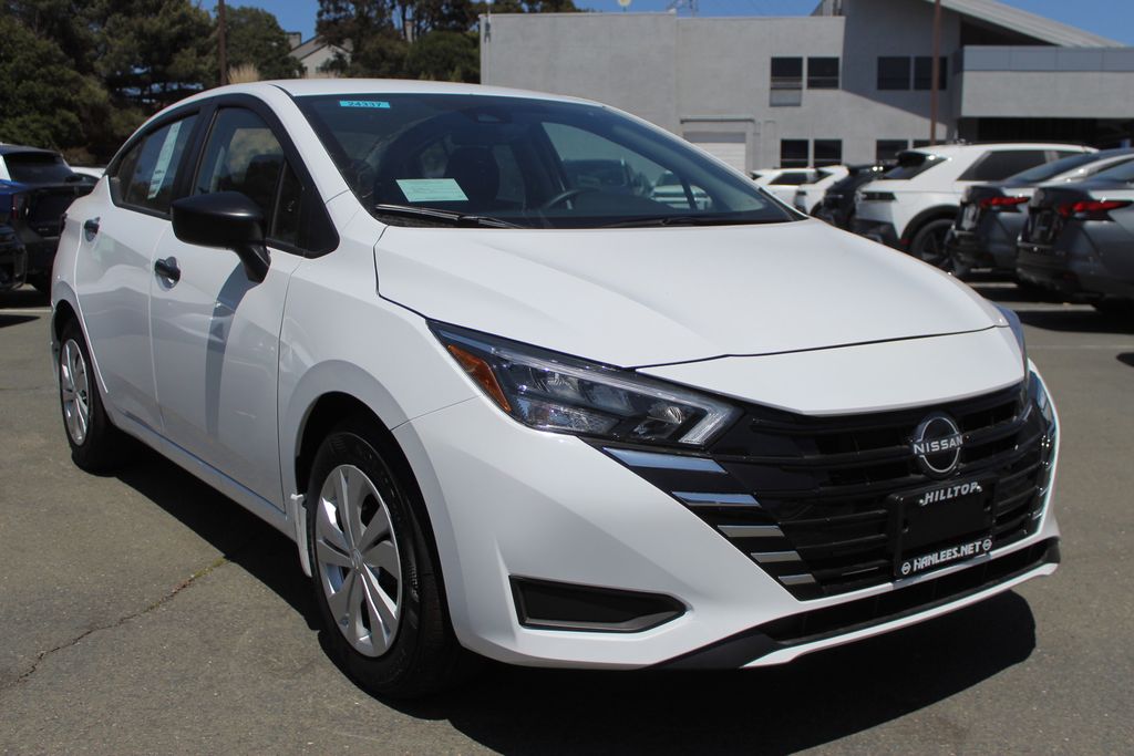 2025 Nissan Versa 1.6 S photo 4