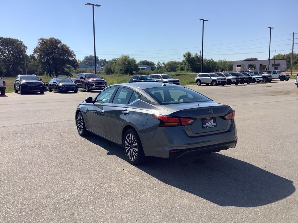 2024 Nissan Altima 2.5 SV photo 4