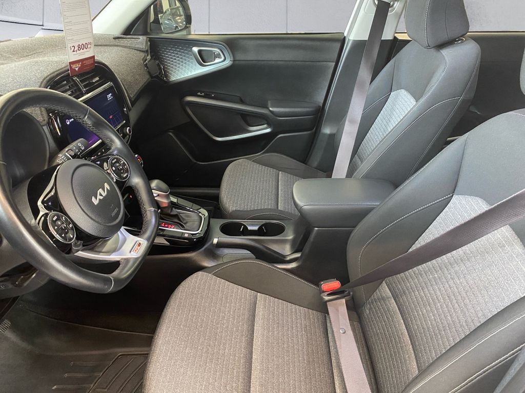 2022 Kia Soul GT-Line photo 3