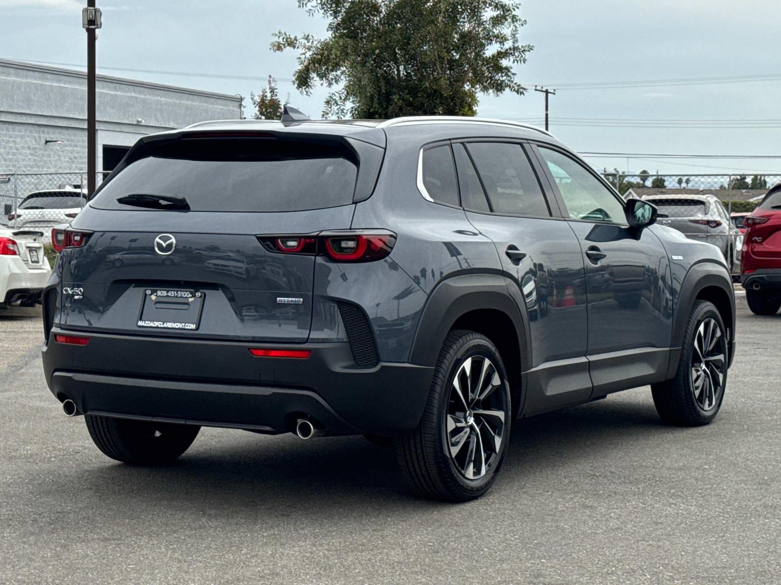 2025 Mazda CX-50 Premium Plus photo 4