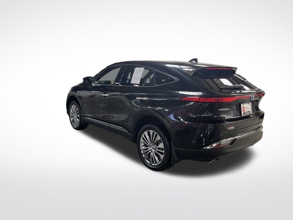 2022 Toyota Venza Limited photo 3