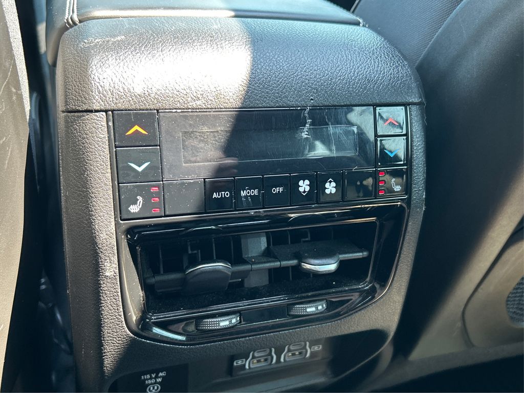 2023 Jeep Grand Cherokee Overland photo 45