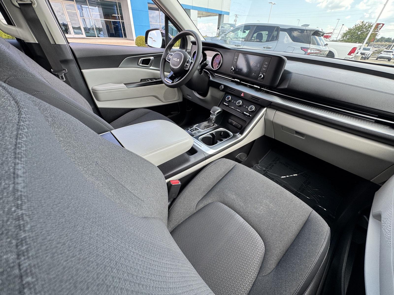 2022 Kia Carnival LX photo 42