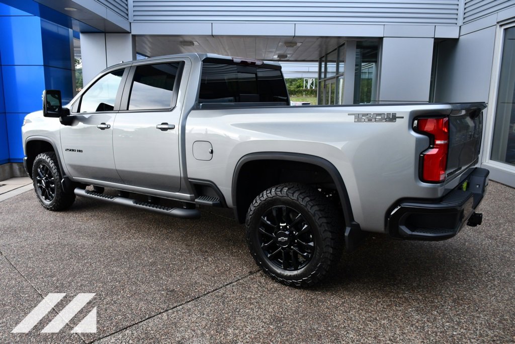 2025 Chevrolet Silverado 2500HD LT photo 4