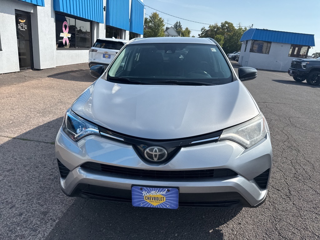 2017 Toyota RAV4 LE photo 2