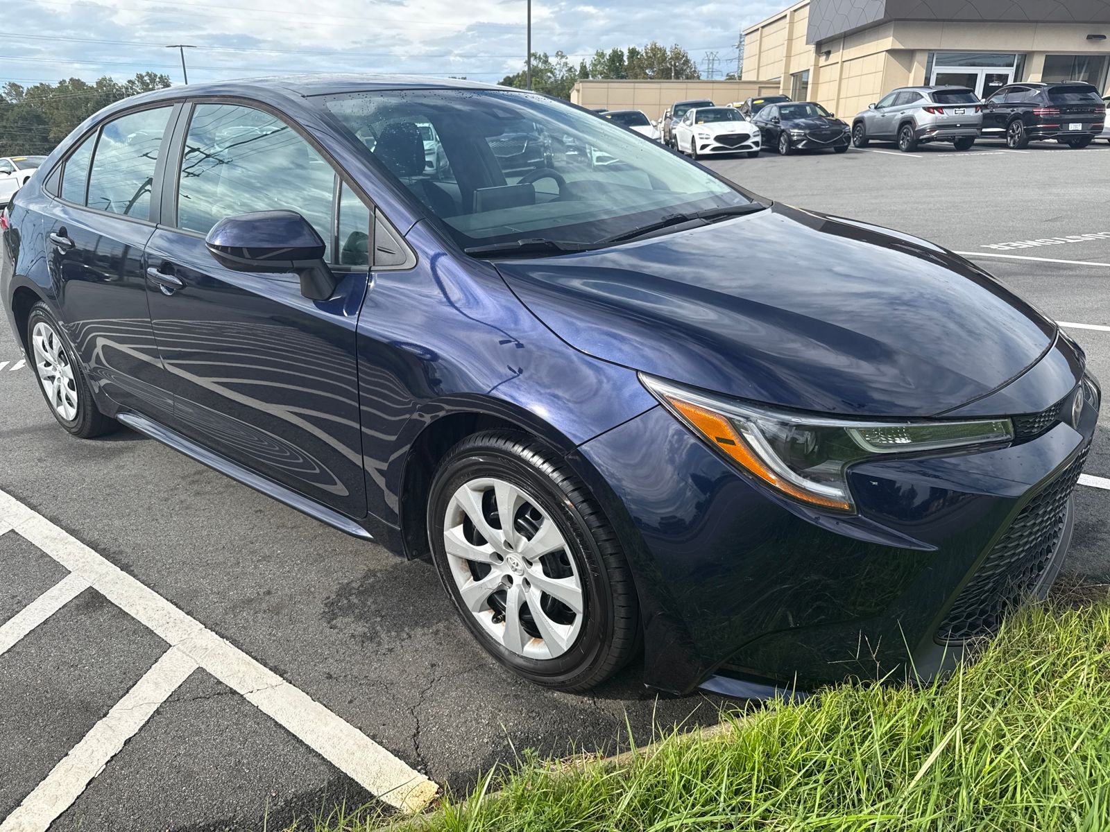 2022 Toyota Corolla LE photo 3