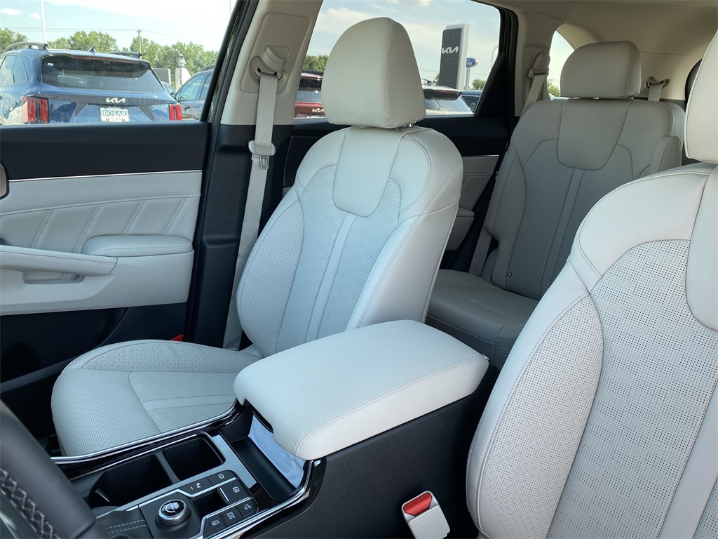 2025 Kia Sorento SX photo 3