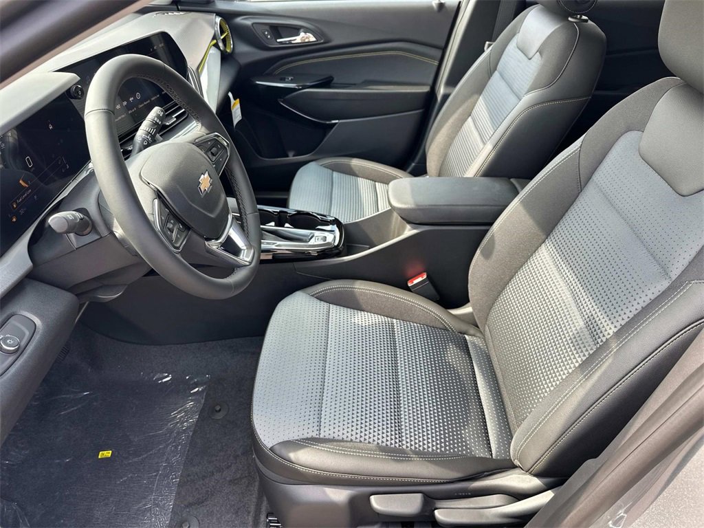 2025 Chevrolet Trax LT photo 15