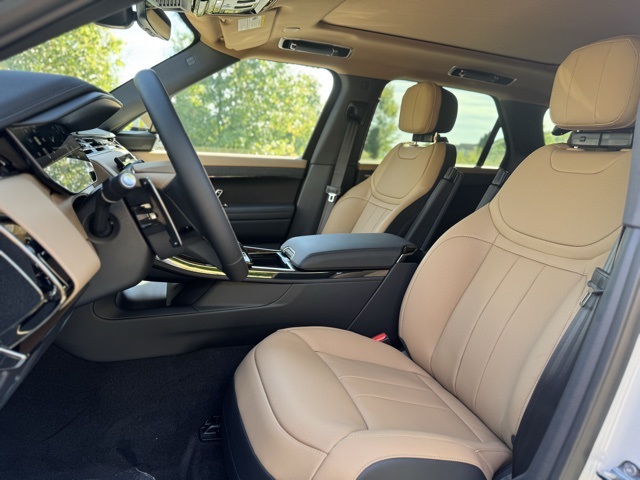 2025 Land Rover Range Rover Sport SE photo 12