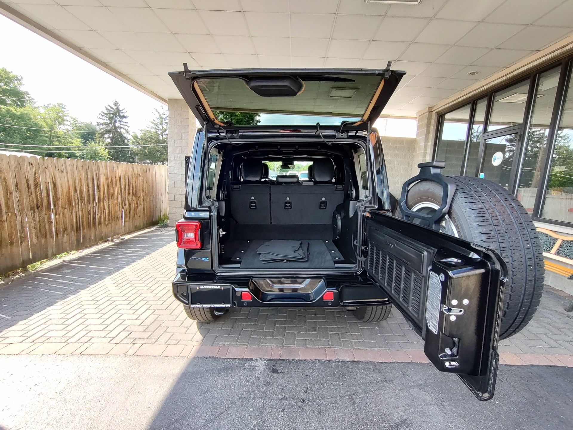 2022 Jeep Wrangler Unlimited Sahara High Altitude 4xe photo 20