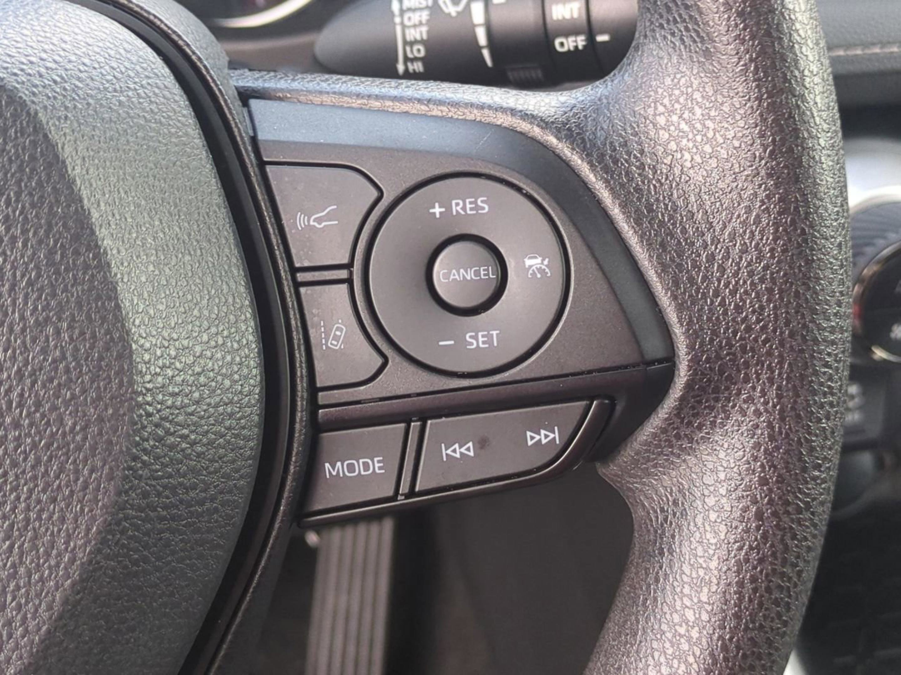 2024 Toyota RAV4 XLE photo 26
