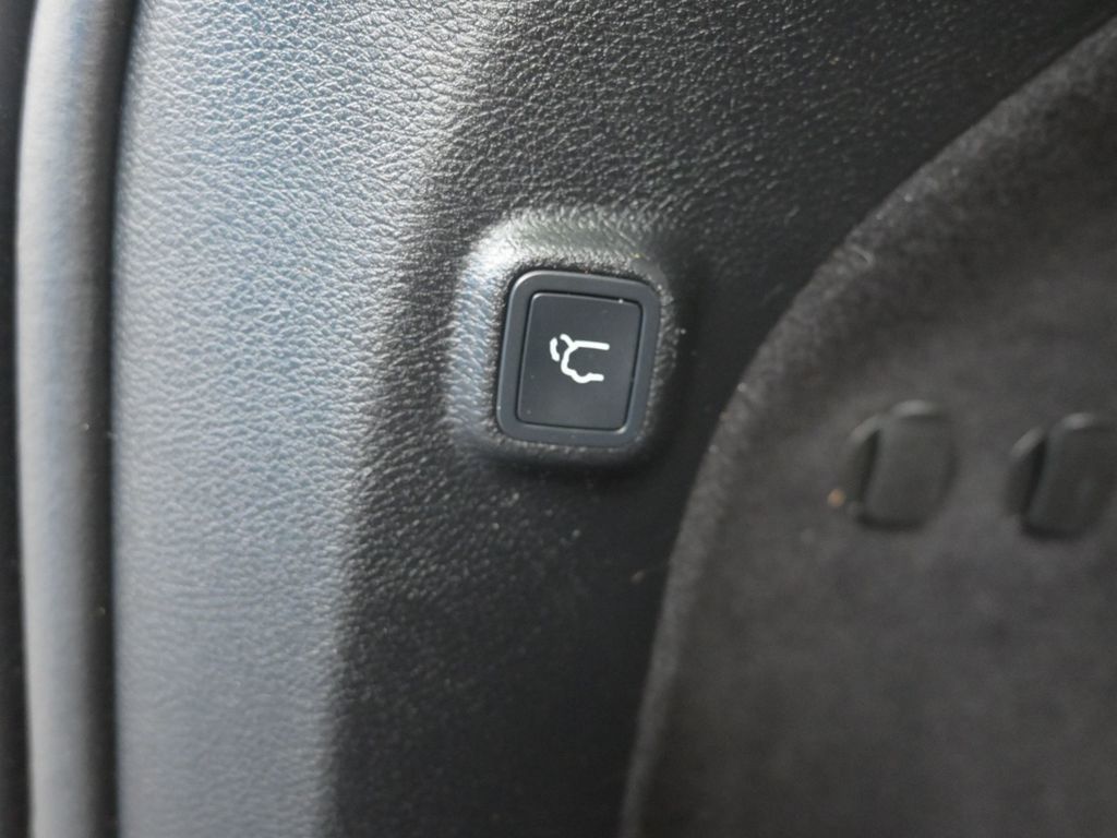 2020 Jeep Cherokee Limited photo 22