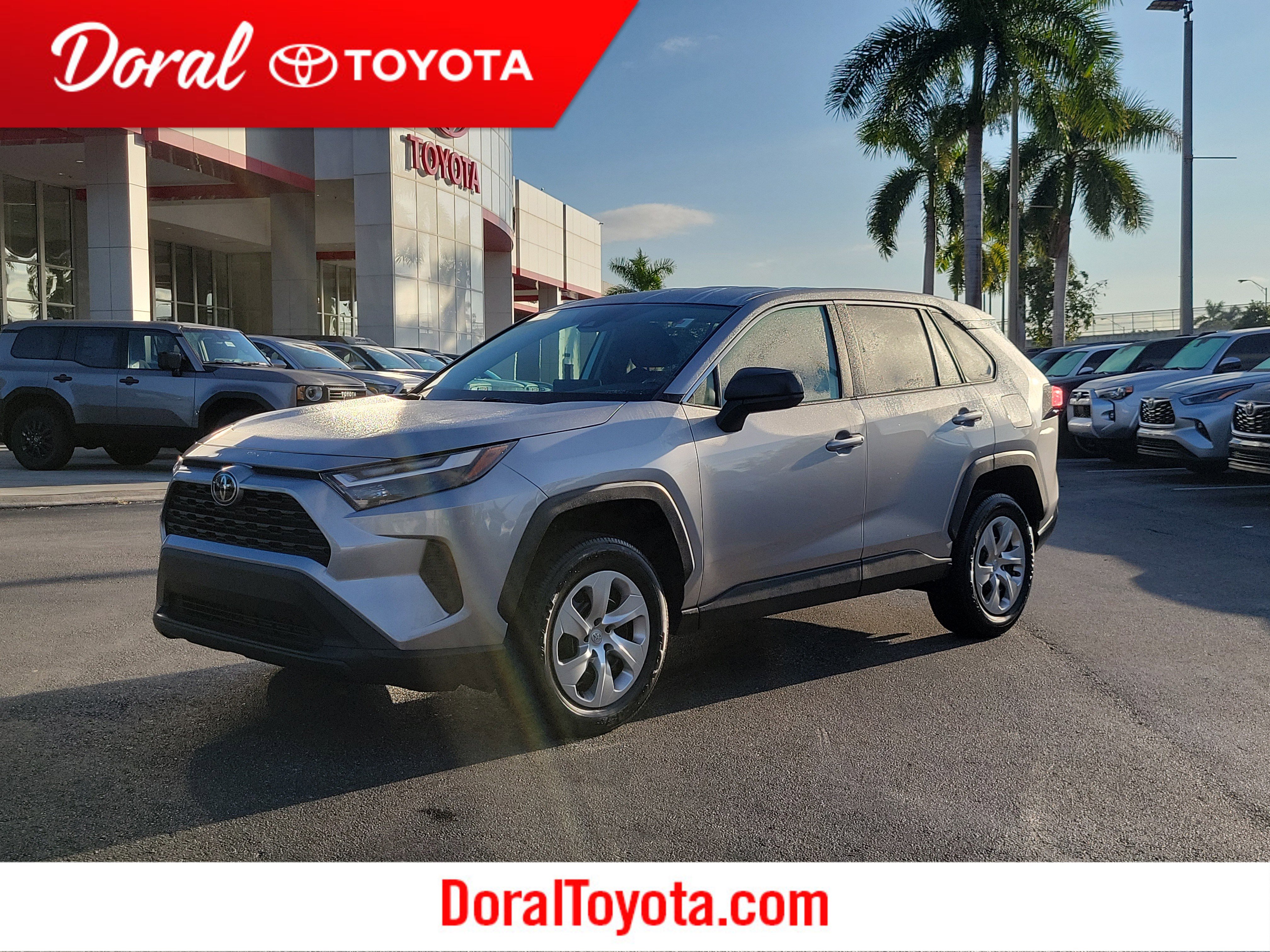 2023 Toyota RAV4 LE's photo