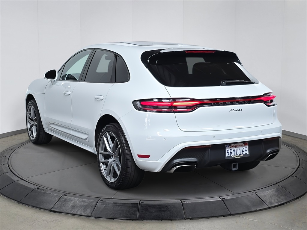 2024 Porsche Macan photo 3